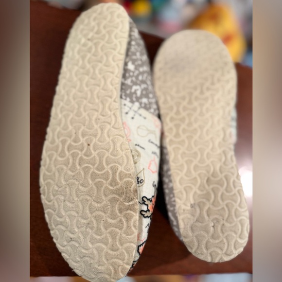 Science/Chemistry themed shoe by Groove Bags in size 8.5W(40) - Picture 5 of 5